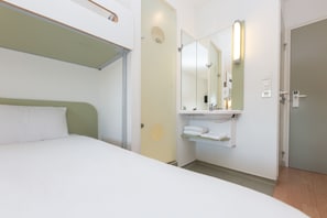 Standard Room, Berbilang Katil | Katil Select Comfort, meja, langsir/tirai gelap terus, kalis bunyi 