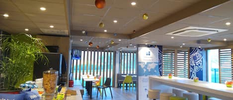 Daily buffet breakfast (EUR 9.90 per person)