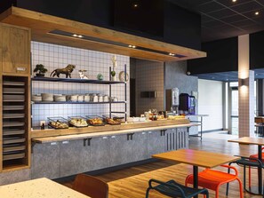 Tägliches Frühstücksbuffet gegen Gebühr