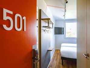 Twin Room, 2 Single Beds | Desk, soundproofing, free cots/infant beds, free WiFi
