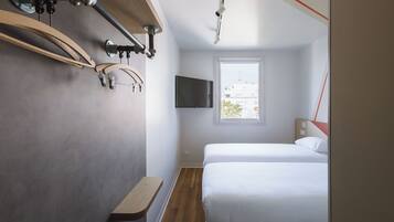 Bureau, chambres insonorisées, lits bébé (gratuits), Wi-Fi gratuit