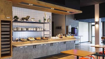 Petit déjeuner buffet servi tous les jours en supplément