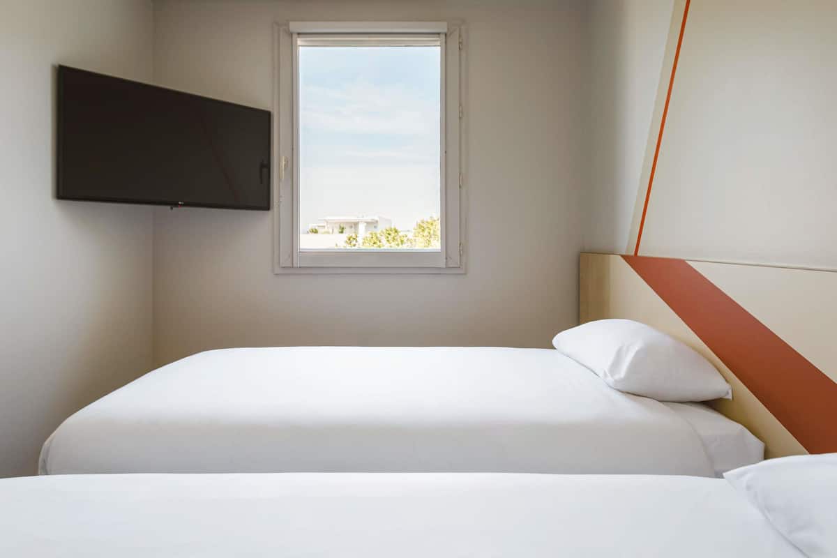 Tomannsrom, 2 enkeltsenger | Skrivebord, lydisolert, barnesenger (inkludert) og wi-fi (inkludert)