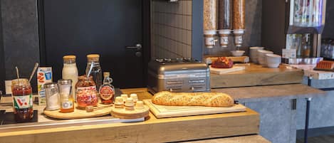 Daily buffet breakfast (EUR 9.90 per person)