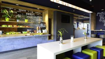 Desayuno buffet todos los días (EUR 7.90 por persona)