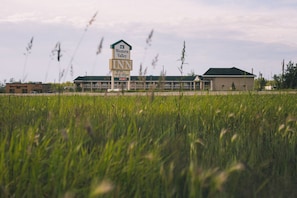 Property grounds - Western Valley Inn (Valleyview)