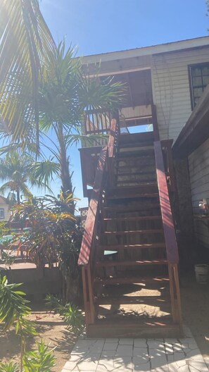 Beach View, One King Bed (WB6) | Terraza o patio