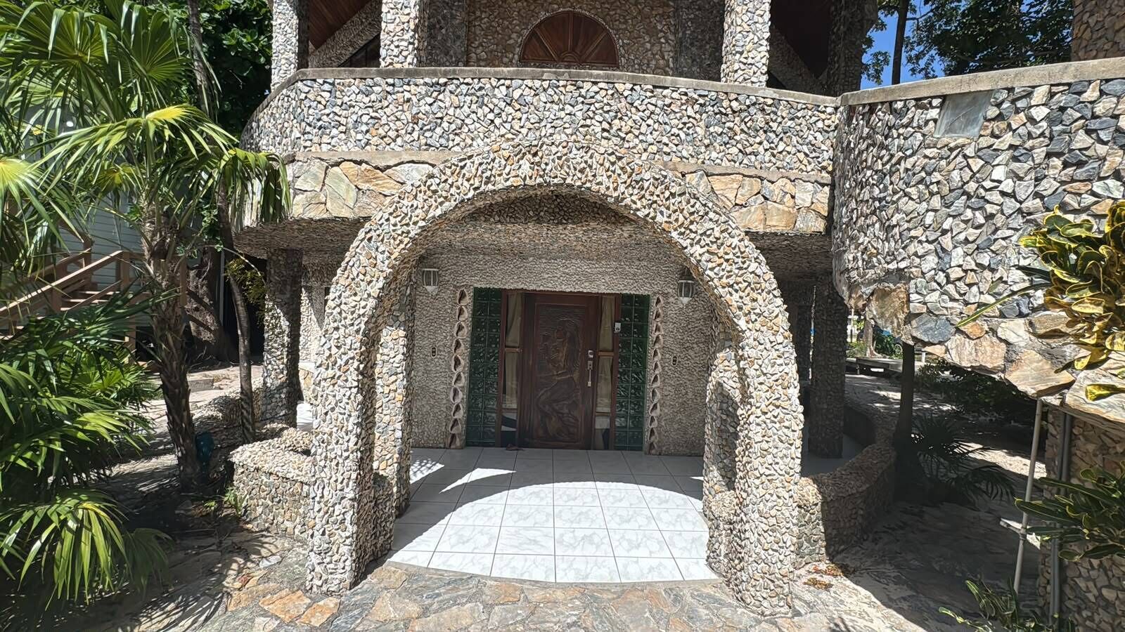 Rock House, 1st Level (RH1) | WiFi (free), bed sheets
