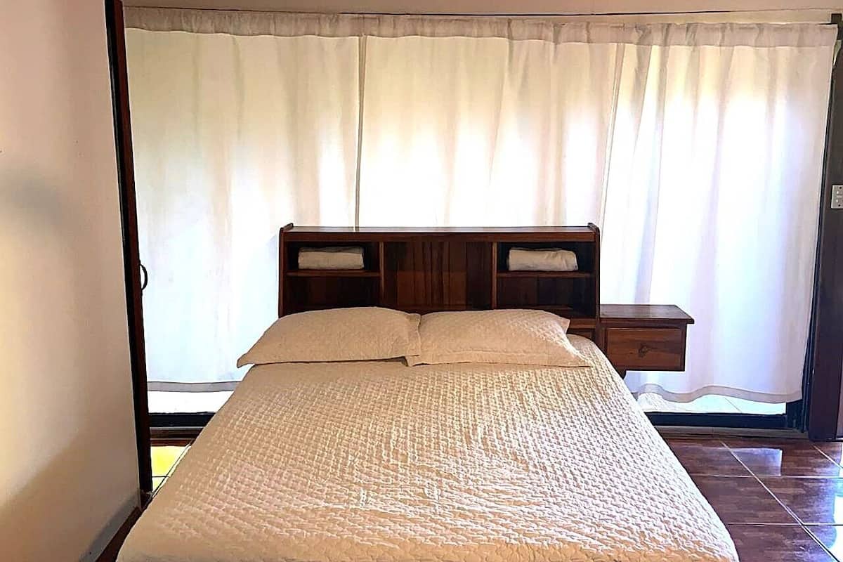 Cabana, várias camas (one Queen and one Double,2nd Level) | 1 quarto, Wi-Fi de cortesia, roupa de cama