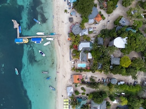 Aerial view - Coconut Tree West Bay (Roatan)