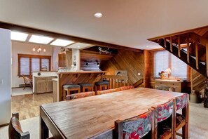 Appartement, 3 slaapkamers (Shuttle to Slopes) | Dineren op de kamer
