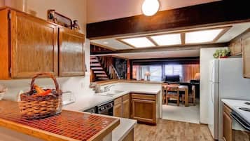 Appart'hÎtel, 3 chambres (Shuttle to Slopes) | Cuisine privée
