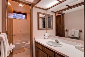 Bathroom - Sunburst in Elkhorn by Alpine Lodging (Sun Valley)