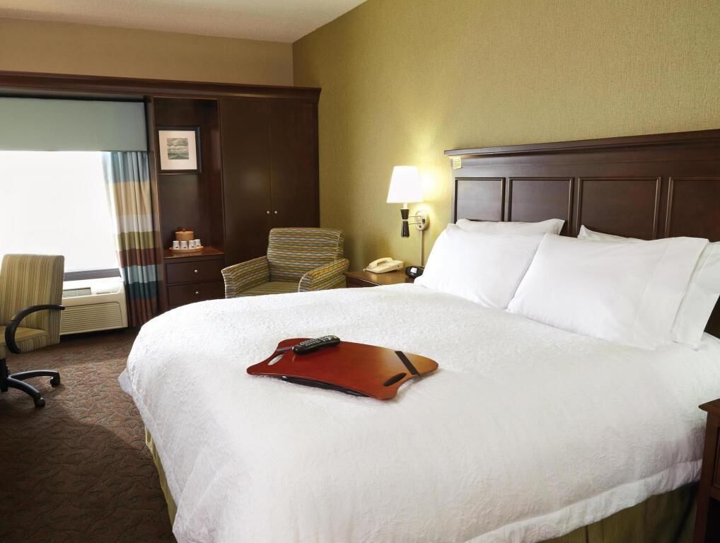 Premium bedding, in-room safe, desk, laptop workspace