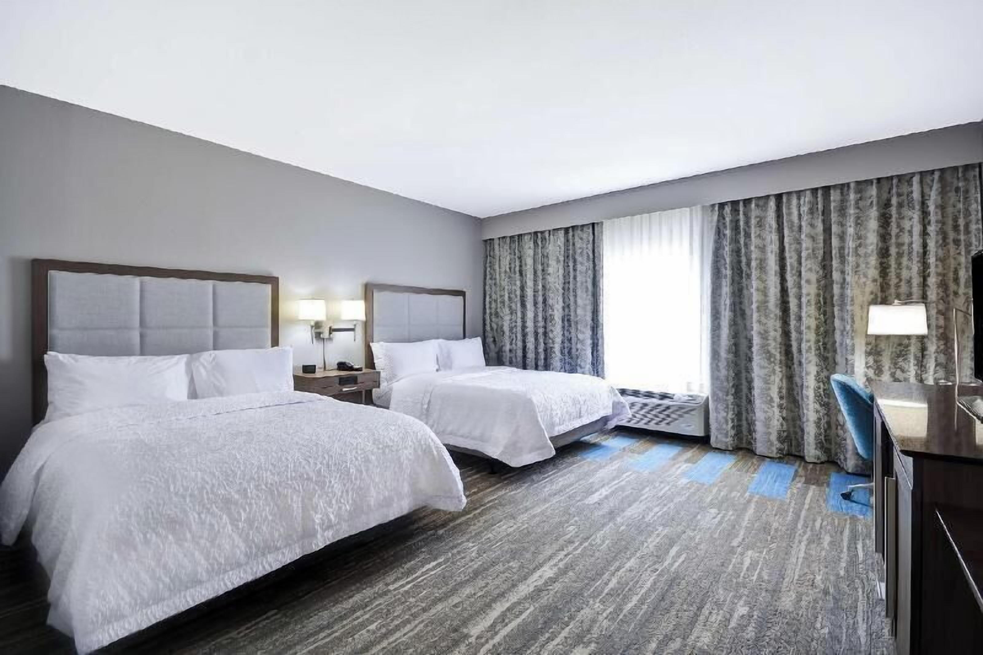 Premium bedding, in-room safe, desk, laptop workspace
