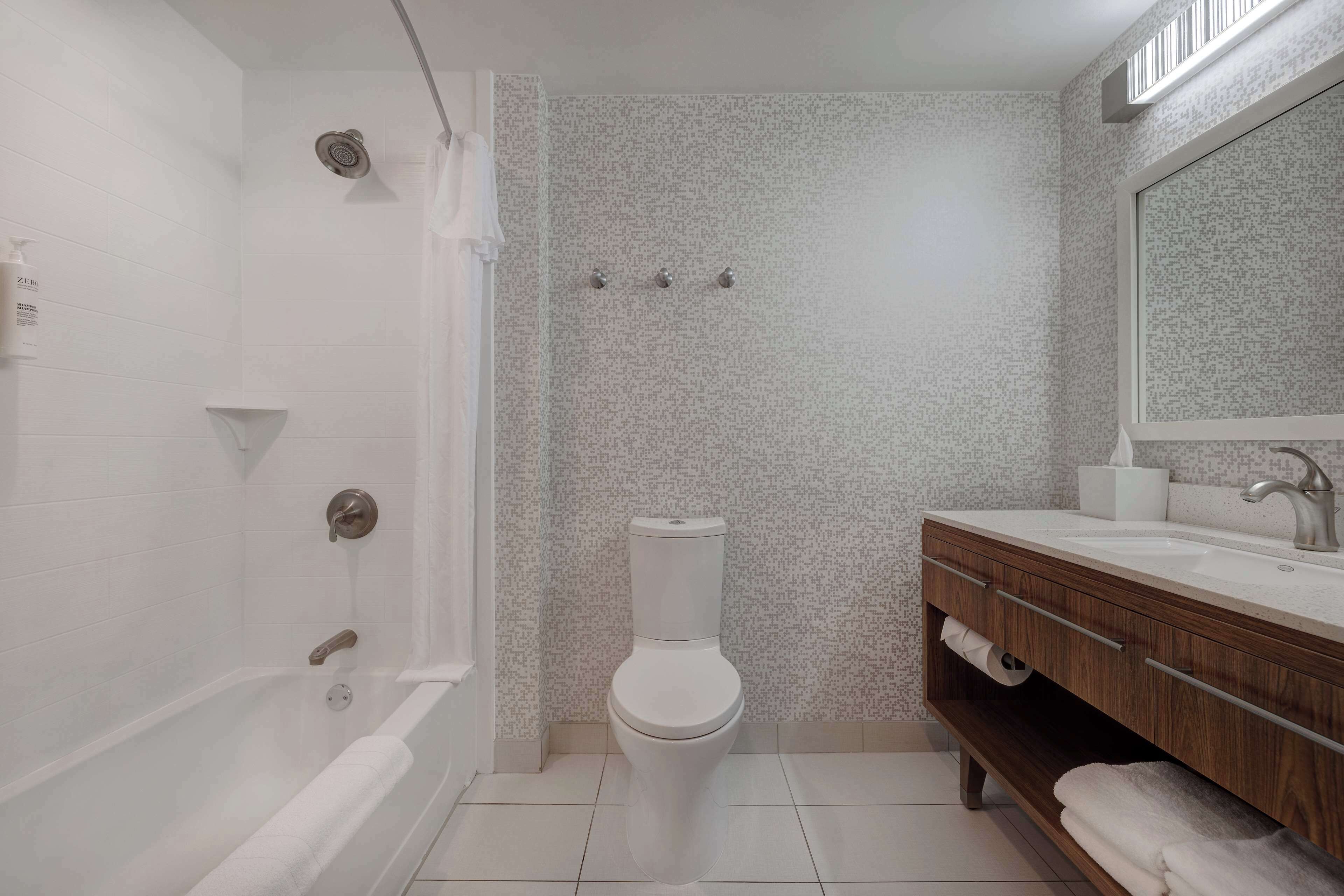 combined shower/bathtub, free toiletries, towels