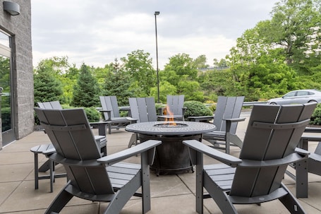 Terraço/pátio. Hampton Inn & Suites North Huntingdon-Irwin