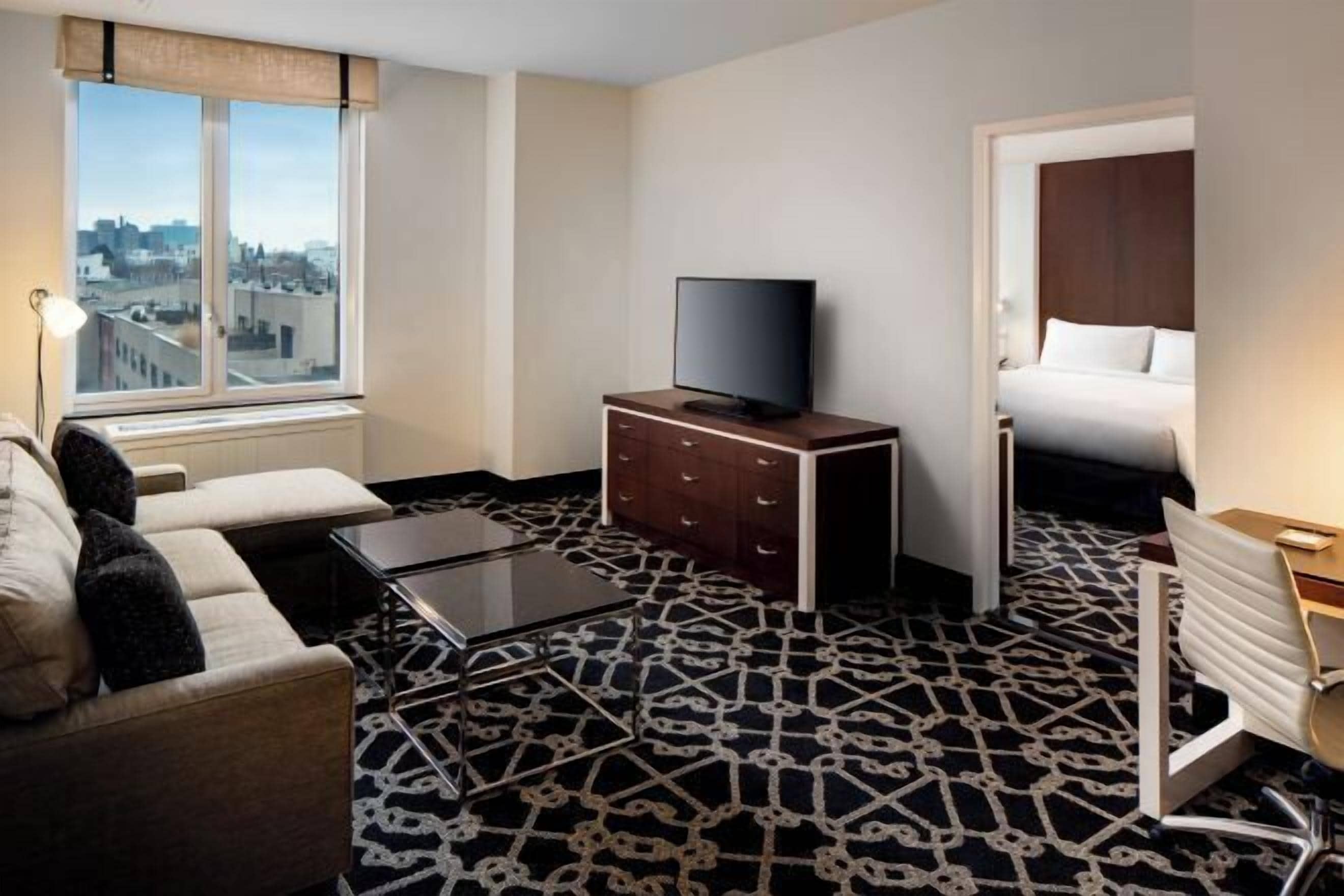 Oleskelualue | 40–tuumainen LCD-televisio, jossa korkealuokkaiset TV-kanavat