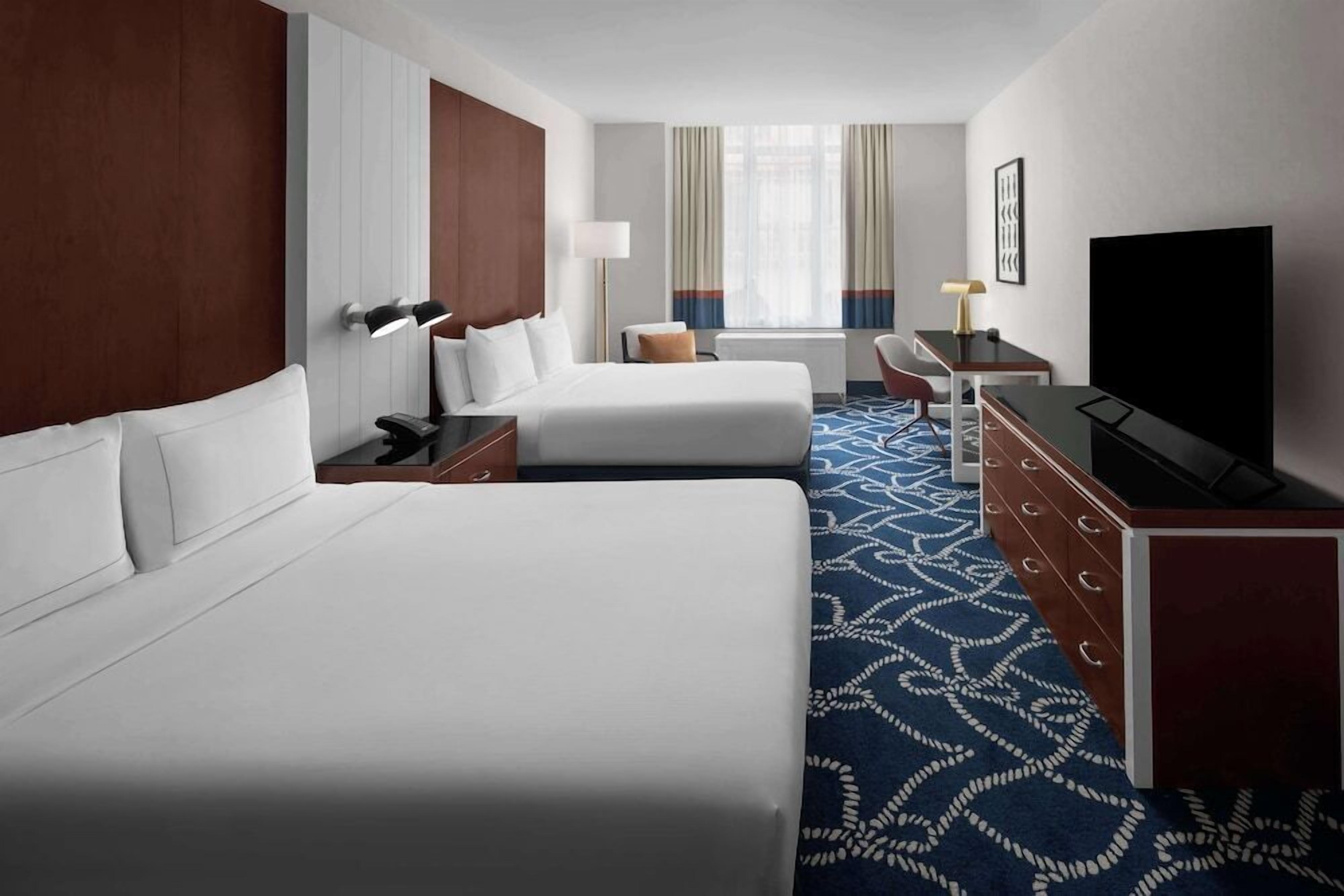 Peralatan tempat tidur premium, gebar bulu kapas, peti besi dalam bilik 