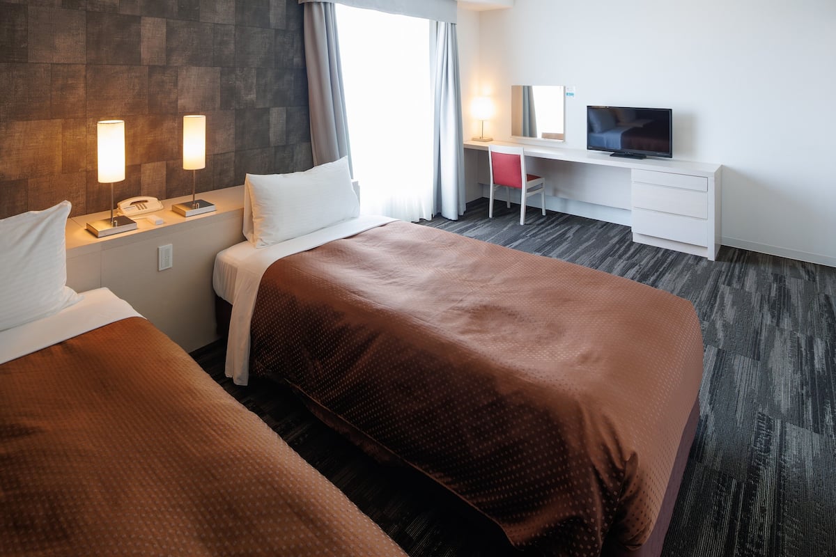 down duvets, desk, soundproofing, iron/ironing board