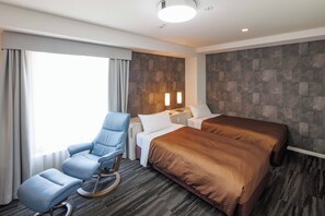 羽絨被、書桌、隔音、熨斗/熨衣板