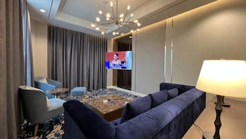 ห้องพรีเมียร์สตูดิโอสวีท, เตียงคิงไซส์ 1 เตียง | บริเวณนั่งเล่น