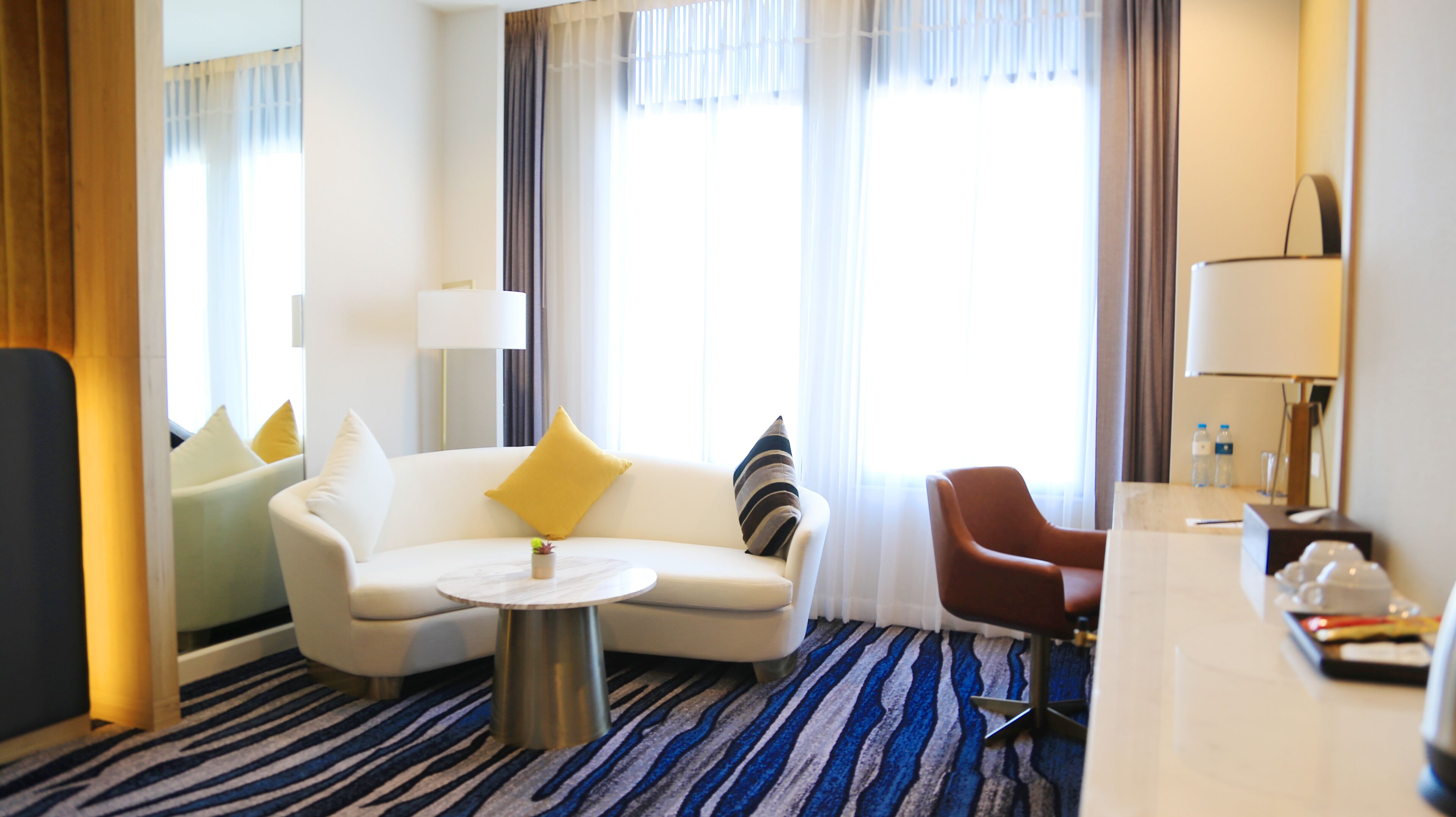 premier double room, 1 king bed | living area