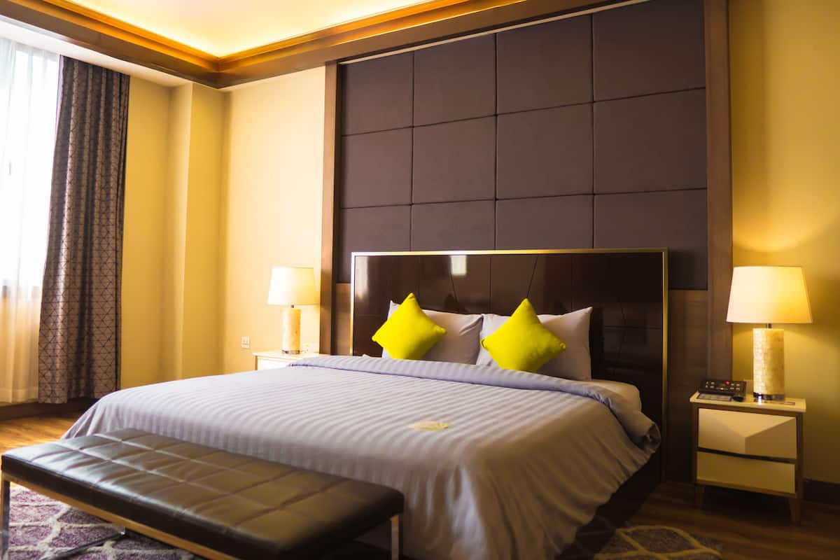 deluxe double or twin room | in-room safe, desk, free wifi, bed sheets