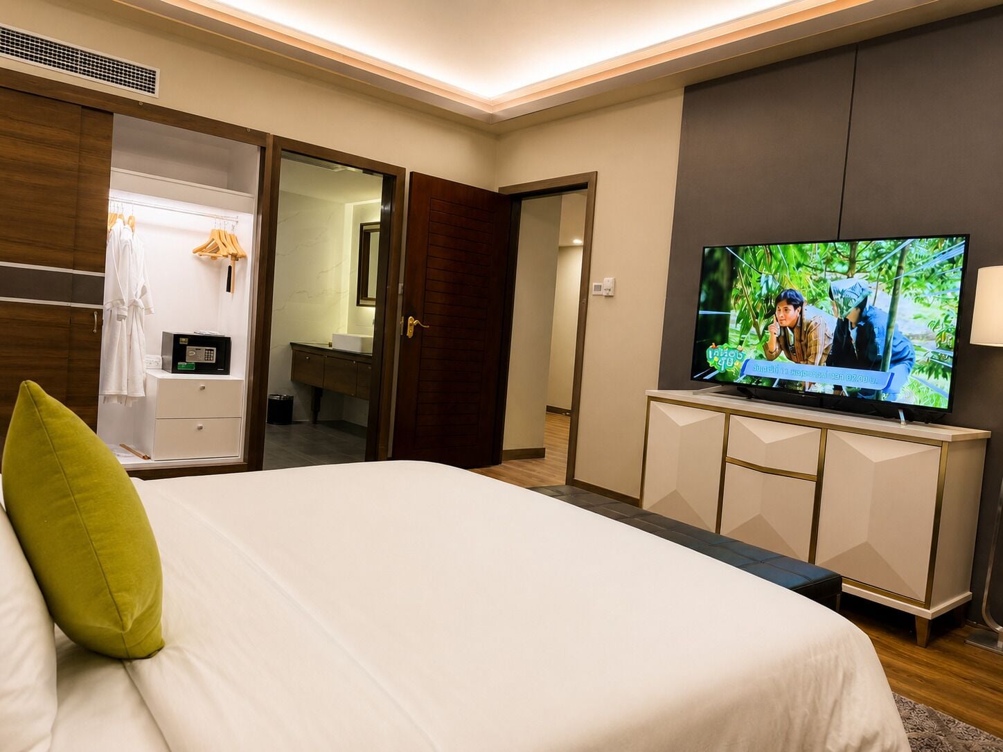 Premier Deluxe Suite | Coffre-fort, bureau, accès au Wi-Fi (inclus), literie fournie
