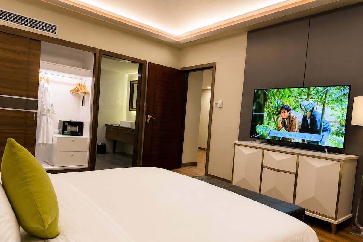 Premier Deluxe Suite | Coffre-fort, bureau, accès au Wi-Fi (inclus), literie fournie