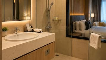Rainfall showerhead, free toiletries, hair dryer, bathrobes