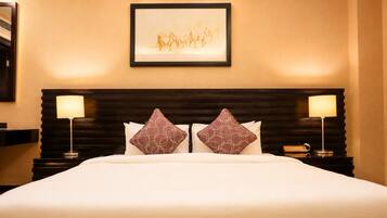 Family Deluxe suite | In-room safe, desk, free WiFi, bed sheets