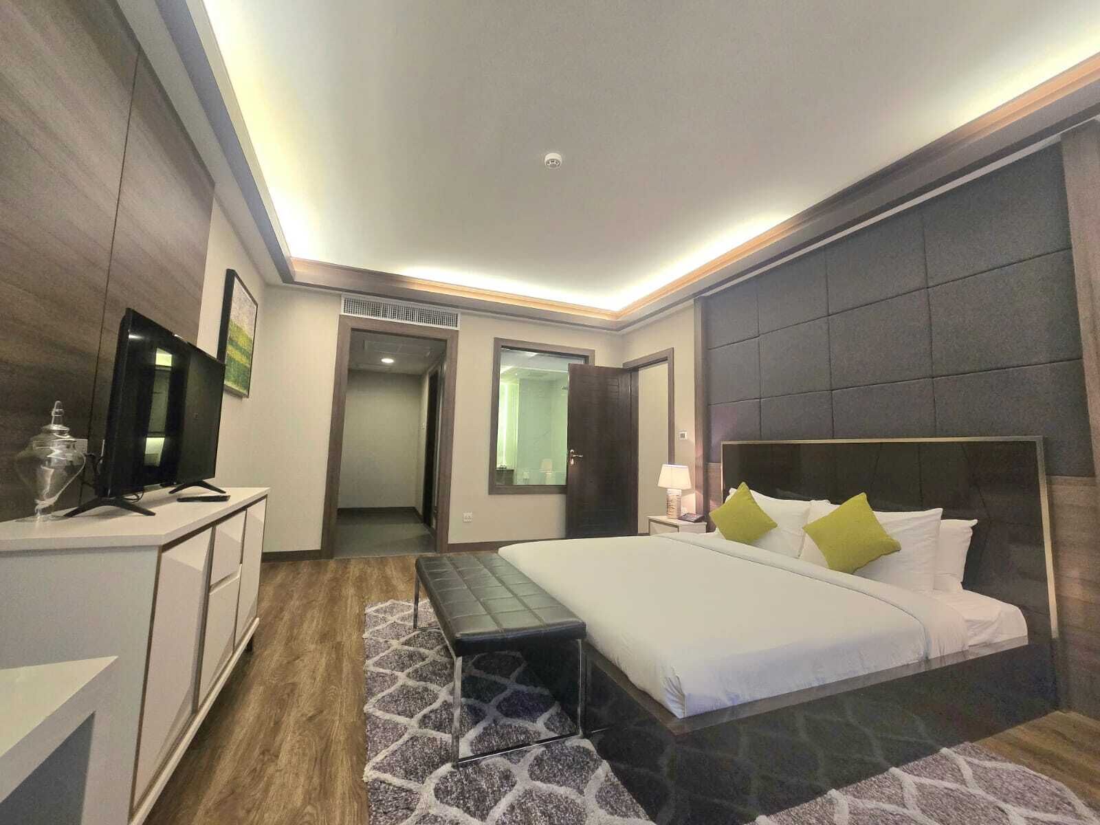 Junior-suite | Pengeskab på værelset, skrivebord, gratis Wi-Fi, sengetøj