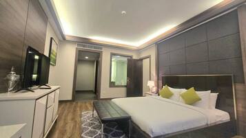 Suite Junior | Coffres-forts dans les chambres, bureau, Wi-Fi gratuit, draps fournis