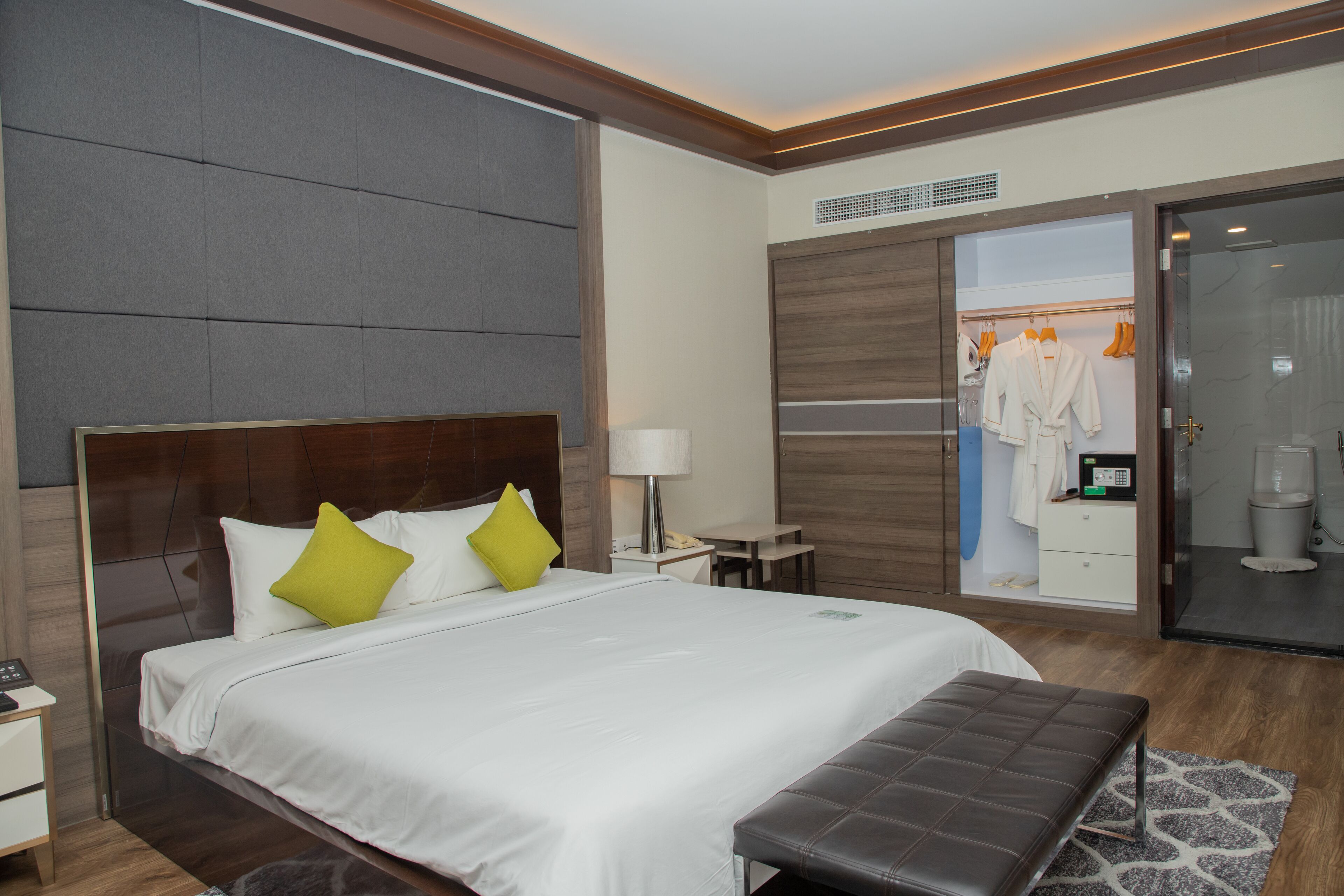 deluxe double or twin room | in-room safe, desk, free wifi, bed sheets