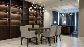 Premier Studio Suite, 1 King Bed | In-room safe, desk, free WiFi, bed sheets - Savan Resorts (Savannakhet)