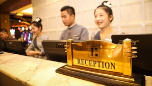 A reception desk with a sign indicating the reception area. - Savan Resorts (Savannakhet)