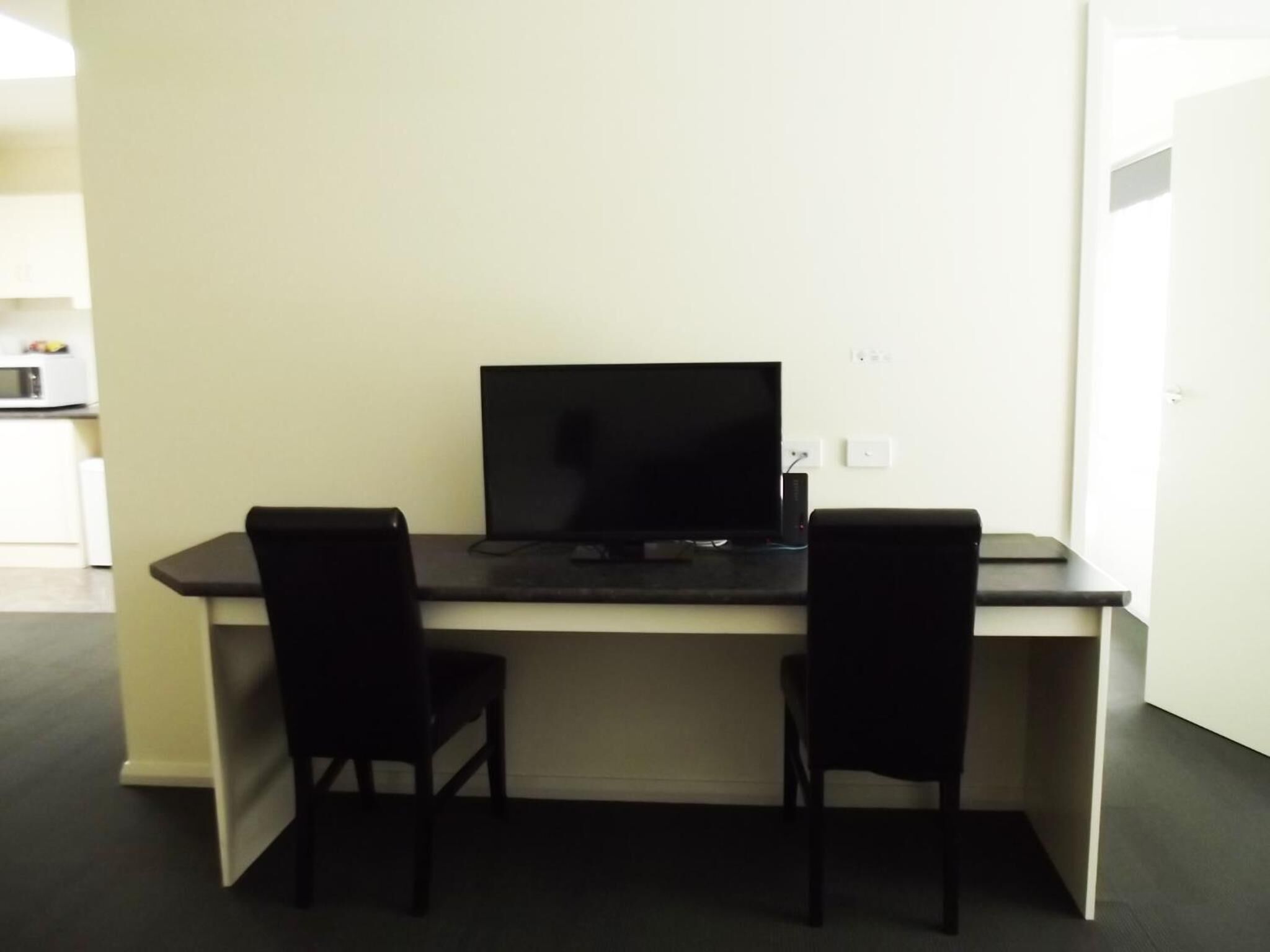 1 bedroom, premium bedding, desk, soundproofing