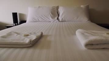 1 bedroom, premium bedding, desk, soundproofing