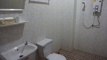 Shower, free toiletries, towels