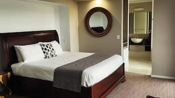 Deluxe Cabin, 1 King Bed, Hot Tub, Mountain View