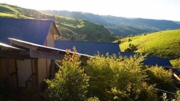 Luxury Cabin, 1 Queen Bed, Hot Tub | Premium bedding, soundproofing, iron/ironing board, bed sheets