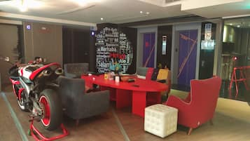 Lobby lounge
