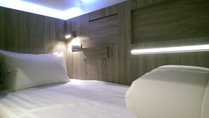 淋浴設備、淋浴花灑、吹風機、毛巾