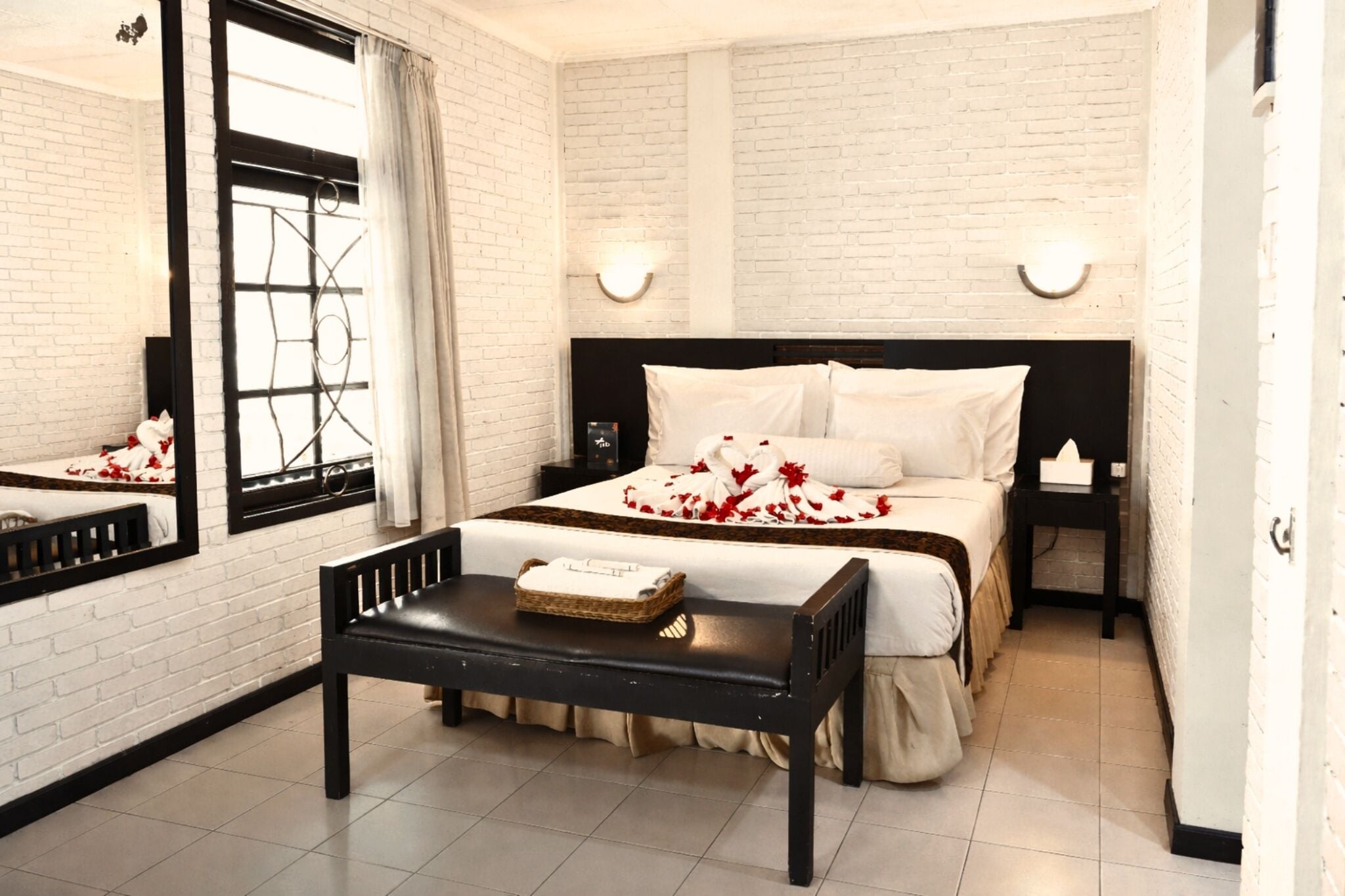 Grand Deluxe Room | Desk, laptop workspace, blackout drapes, free WiFi