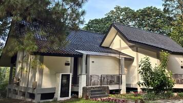 Grand Deluxe Room | 2 bedrooms, desk, laptop workspace, blackout drapes