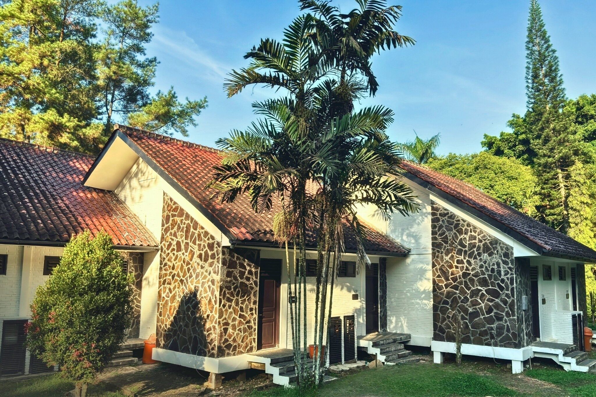 Deluxe Room | Desk, laptop workspace, blackout curtains, free WiFi