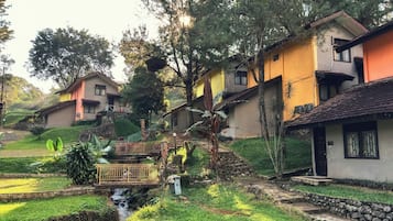 Grand Deluxe Room | Desk, laptop workspace, blackout curtains, free WiFi