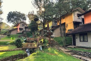 Bungalow Grand, 2 habitaciones (Deluxe) | Escritorio, espacio para trabajar con laptop y cortinas blackout 