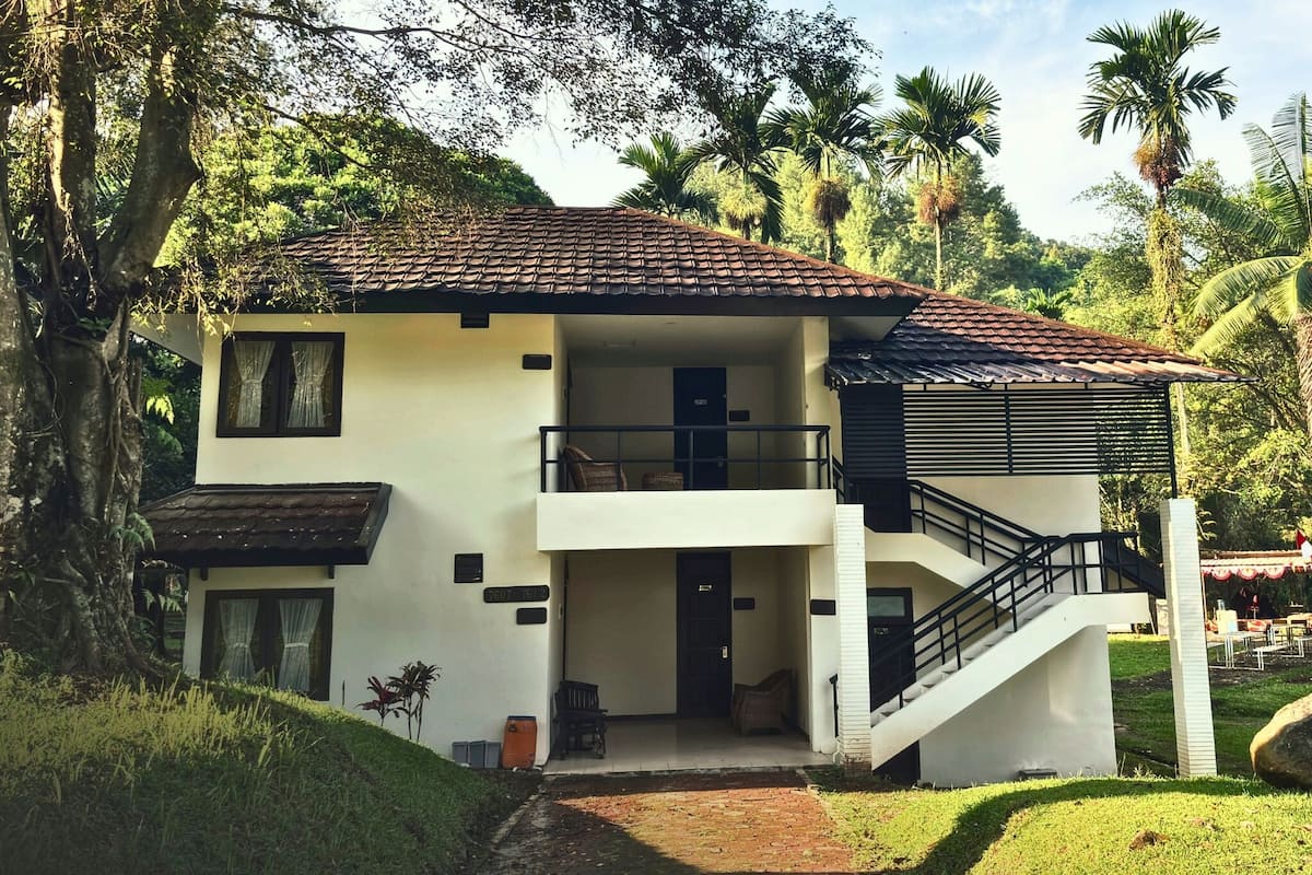 Business Room | Desk, laptop workspace, blackout curtains, free WiFi